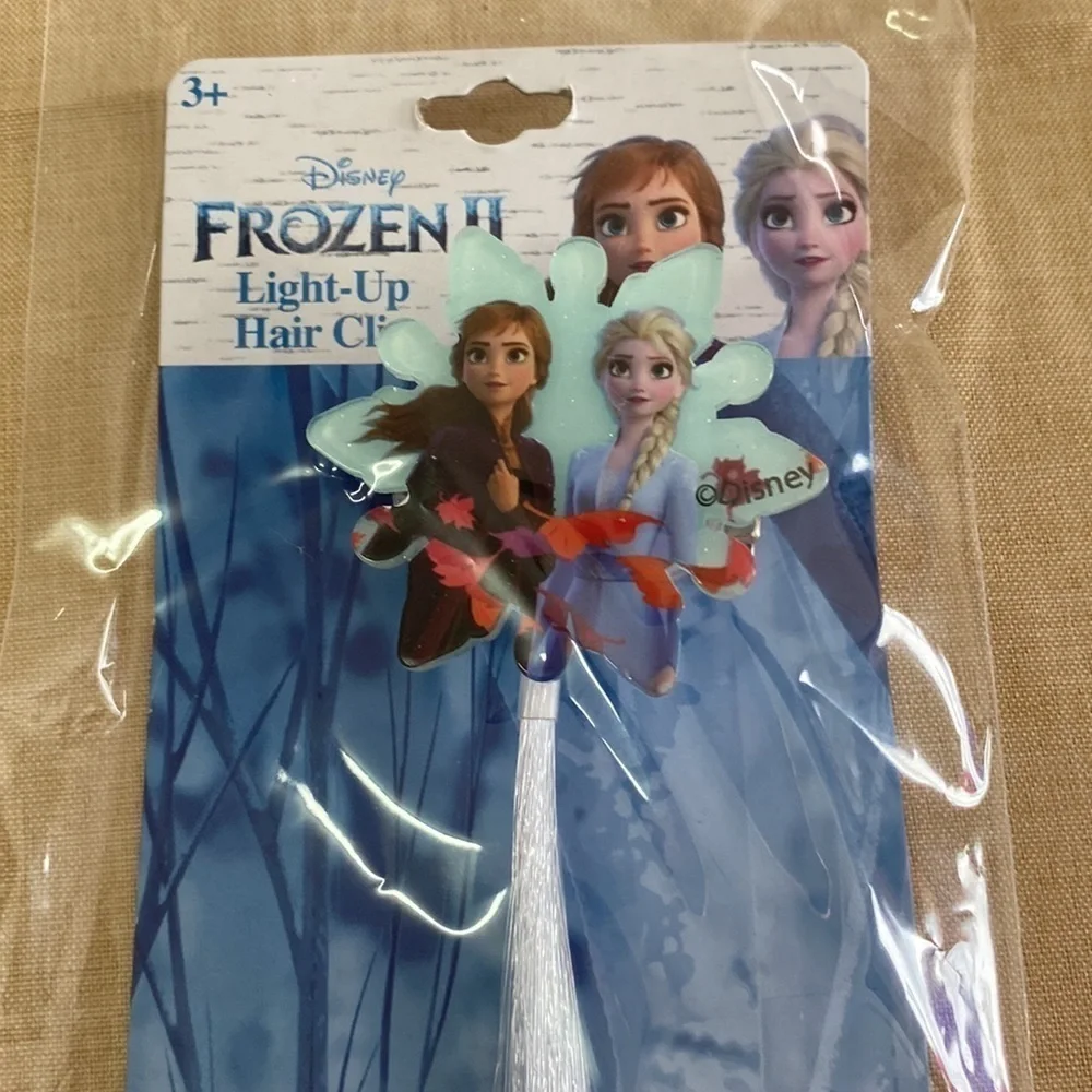 #13 -Disney Frozen II Light Up Hair Clip (AO)